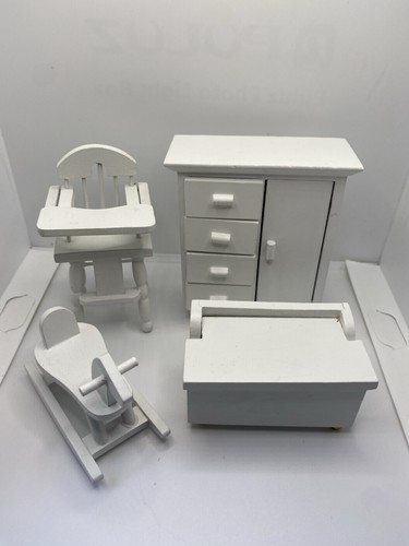 Scale white wooden - 1:12,